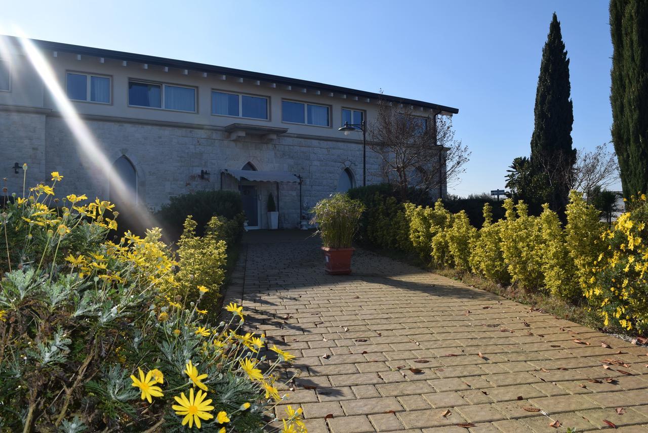 Zyra Garden Club Bed and Breakfast Acquaviva delle Fonti Exteriör bild