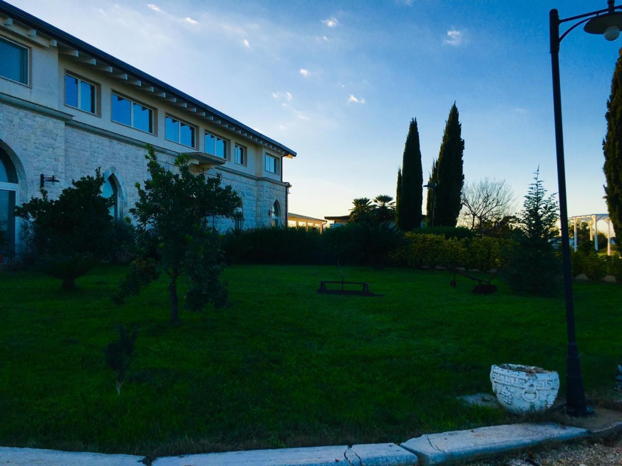 Zyra Garden Club Bed and Breakfast Acquaviva delle Fonti Exteriör bild